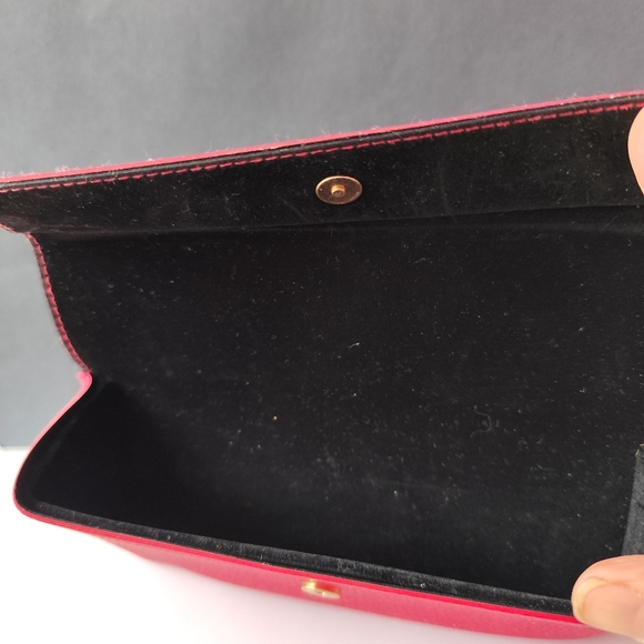 Guess Glasses/Sun Glasses Case Red - Picture 6 of 6